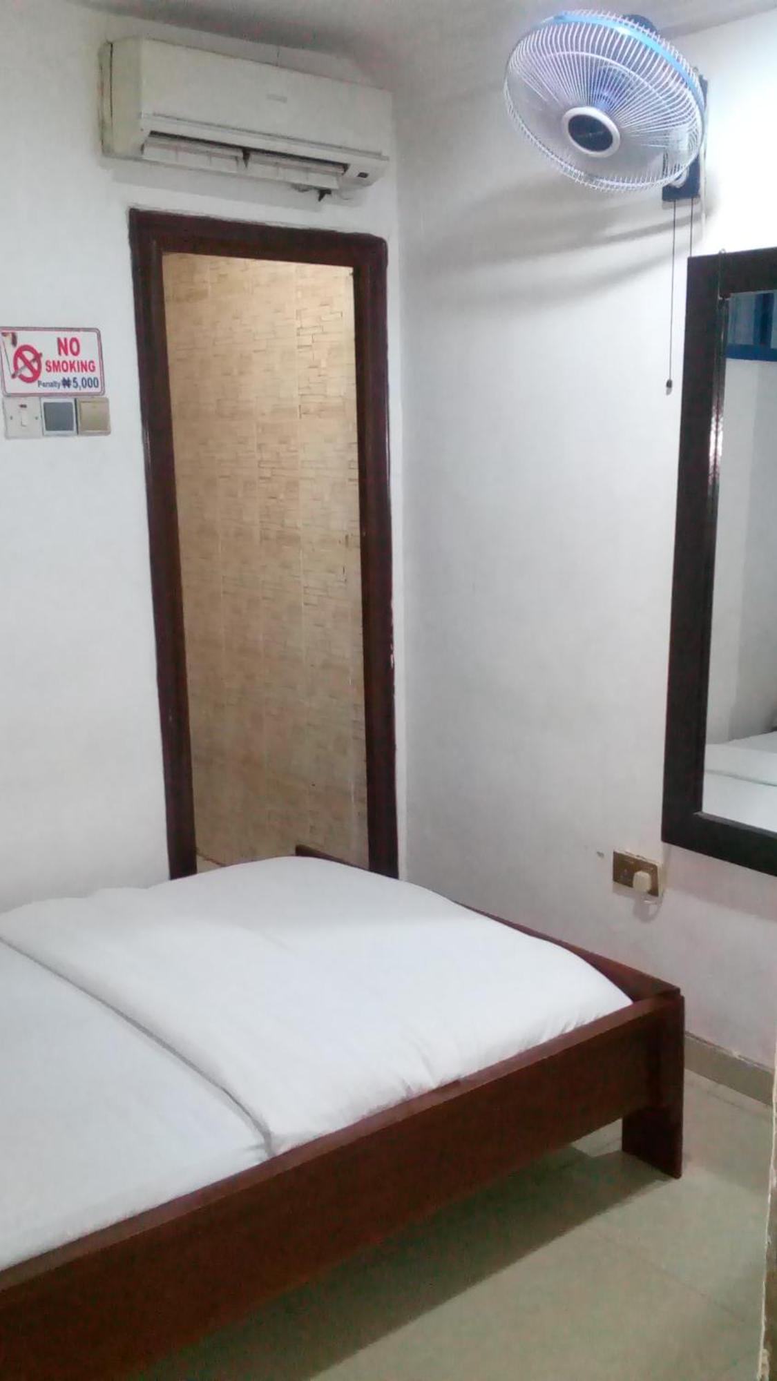 Ben Auto Hotel Lagos Ngoại thất bức ảnh